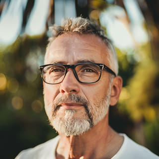 Experienced crypto portfolio manager professional photo